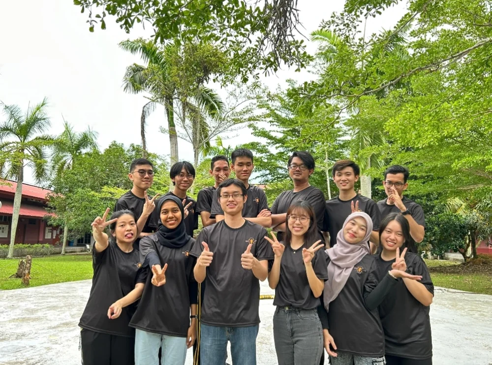 USM Drone Club outdoor group photograph supplied by Affan